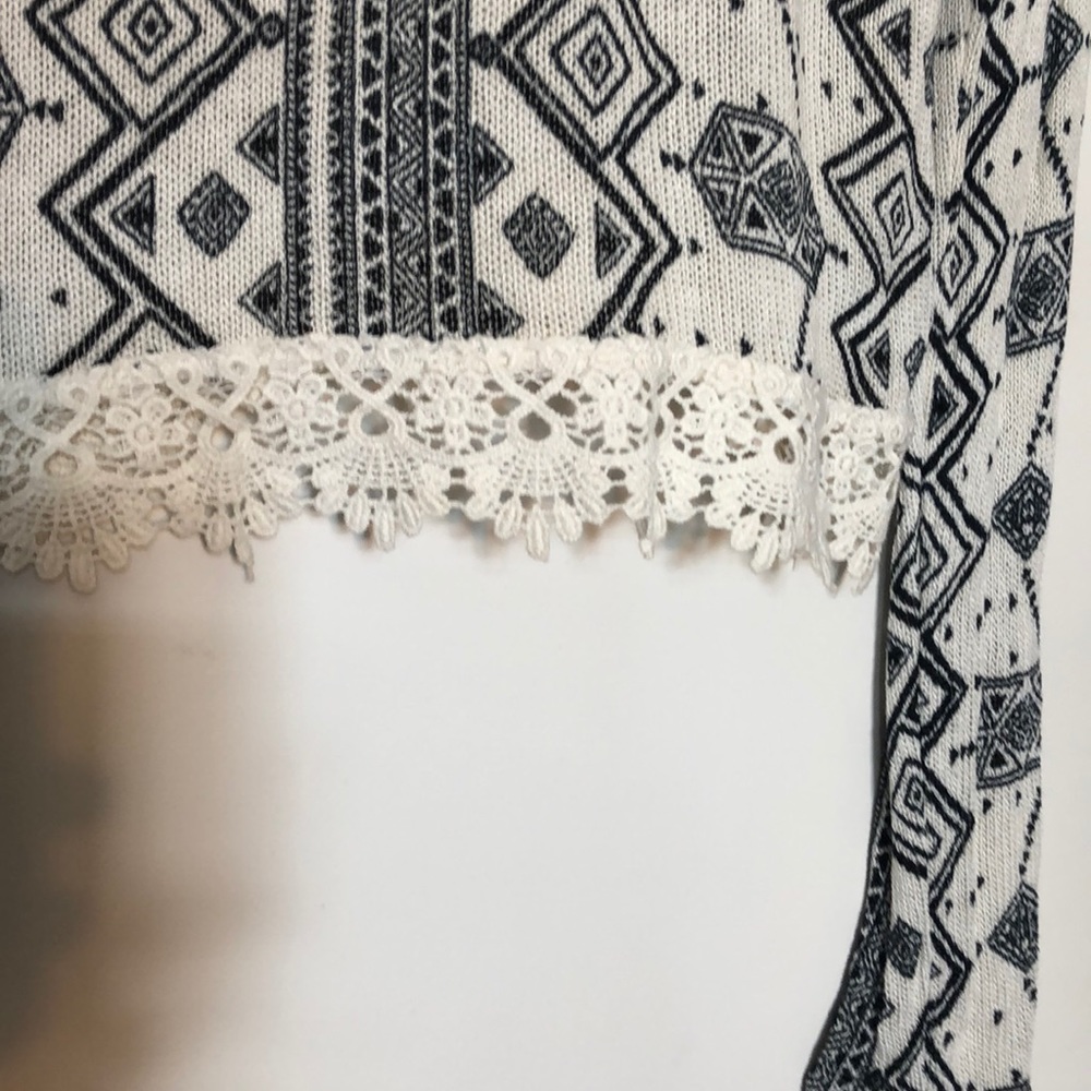 H+M Patterned Cropped Sweater - Picture 4 of 4